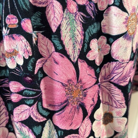 KAREN KANE PINK FLORAL PRINT TIE NECK DOLMAN BLOUSE. - Picture 7 of 9